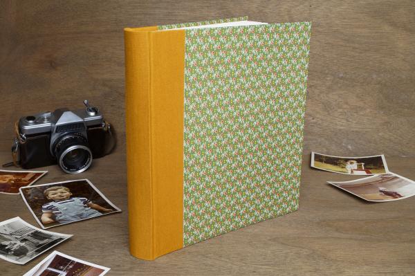green yellow photo album of Papeterie Schreibweise